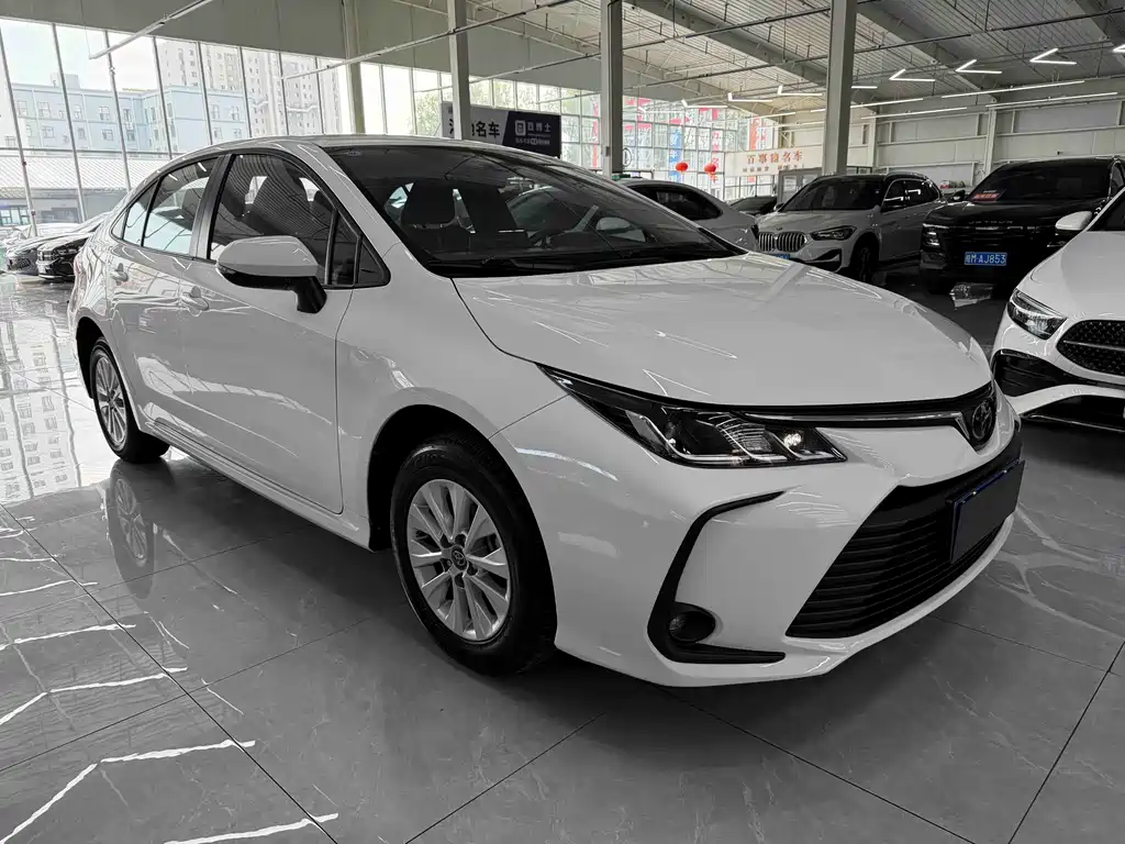 Toyota Corolla 2023 — фото 3