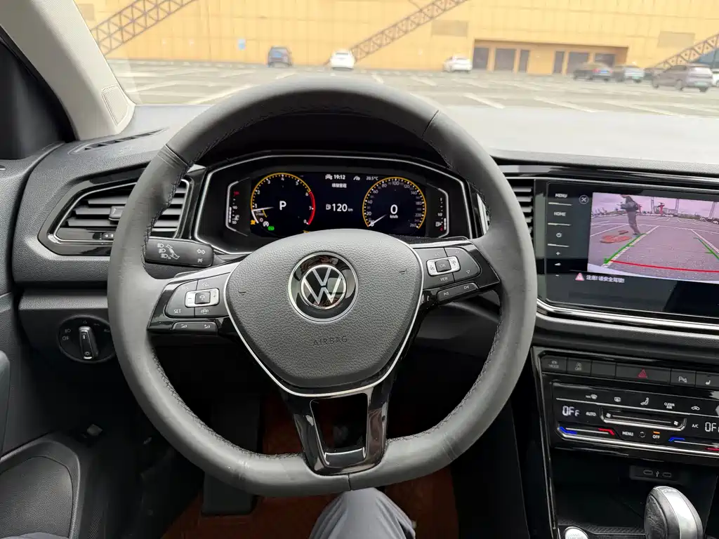 Volkswagen T-Roc 2021 — фото 22