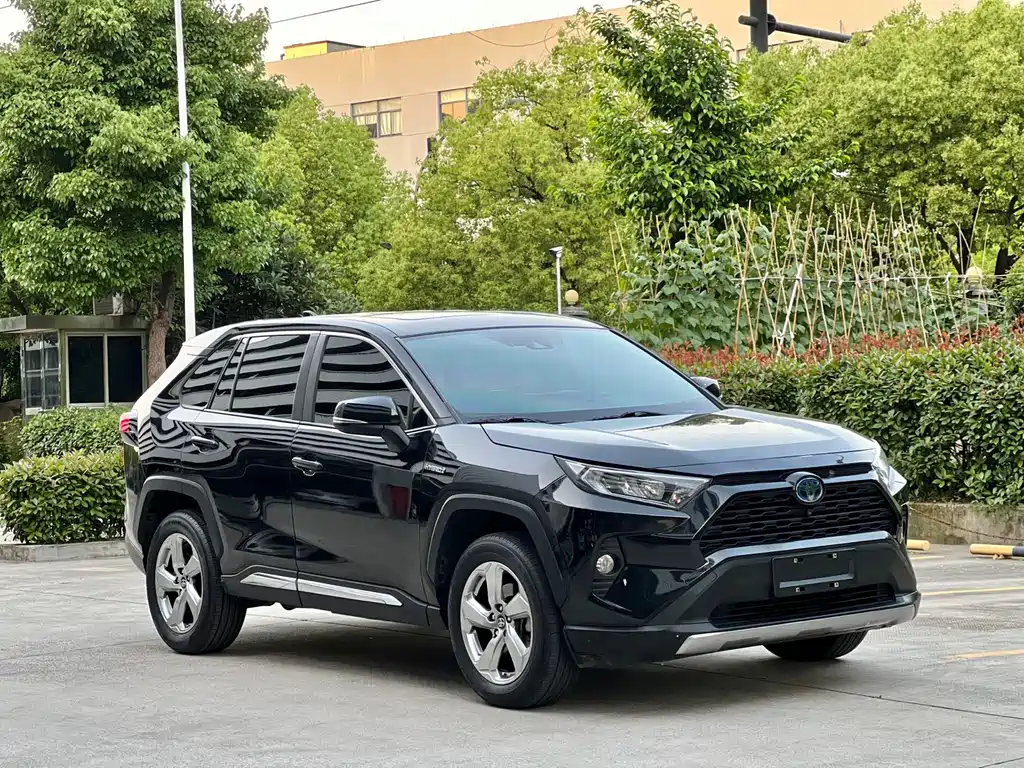 Toyota RAV4 2020 — фото 3
