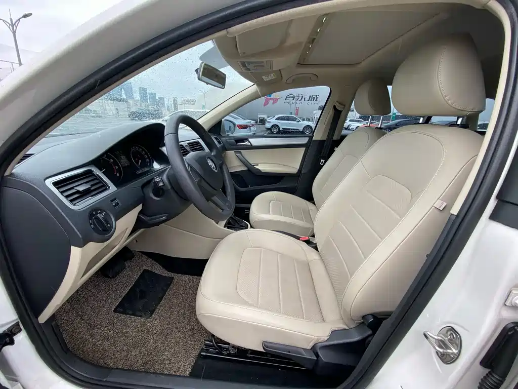 Skoda Rapid Spaceback 2014