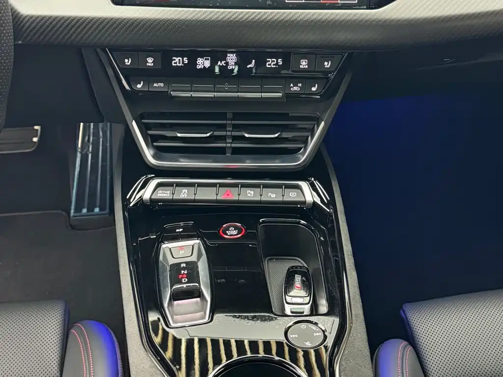 Audi RS e-tron GT 2023 — фото 15