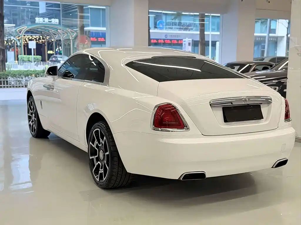 Rolls-Royce Wraith 2015 — фото 12