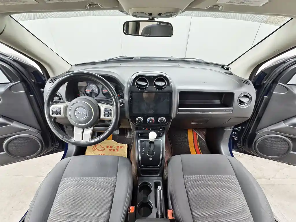Jeep Compass 2012 — фото 9