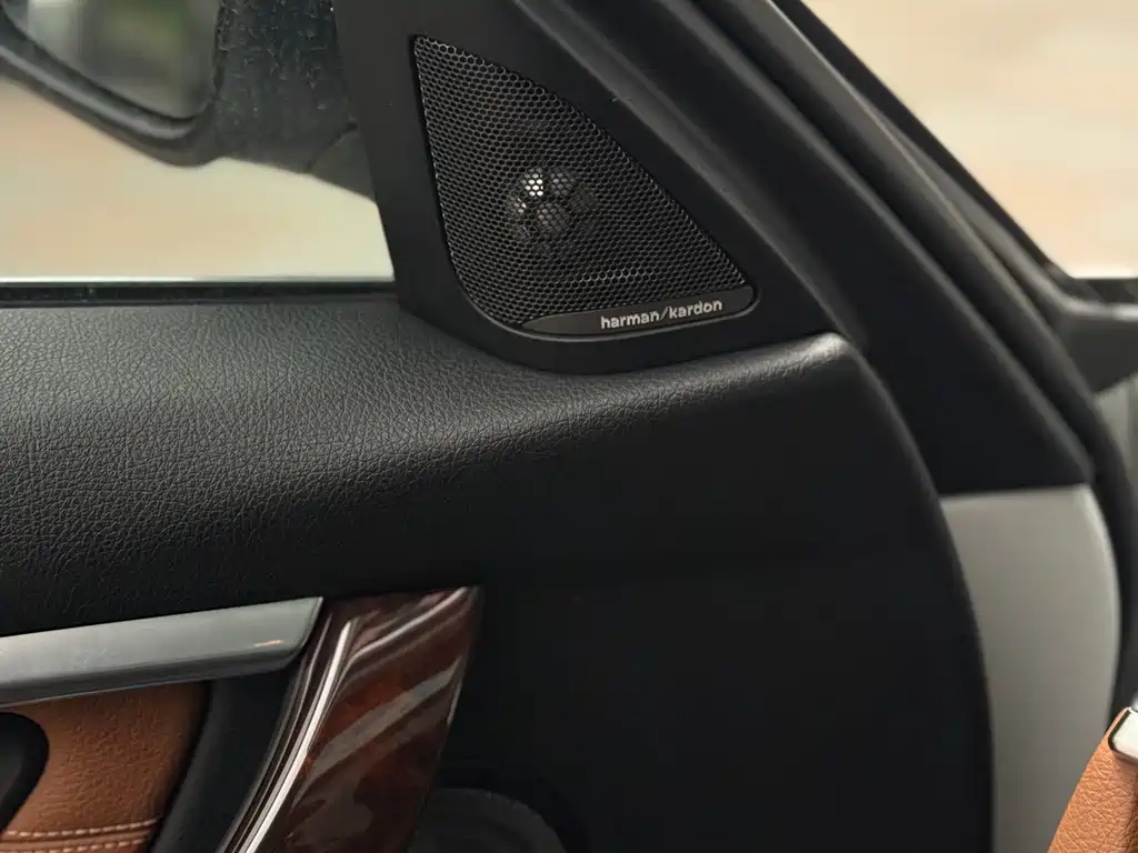 BMW 3 Series 2016 — фото 23