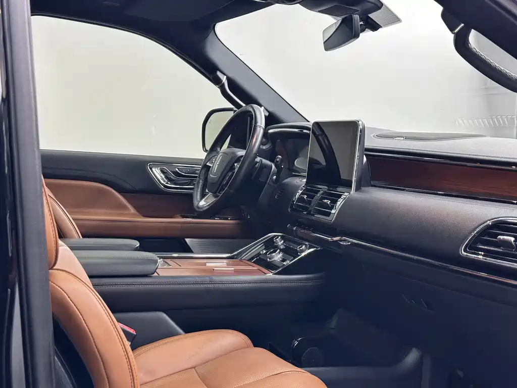 Lincoln Navigator 2019 — фото 18