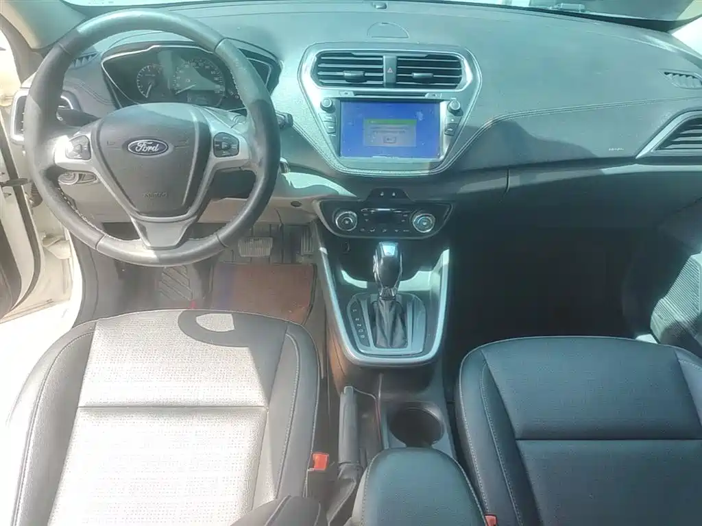 Ford Escort 2018 — фото 10