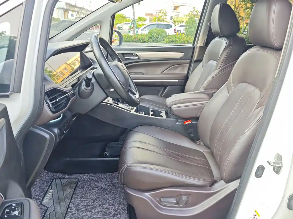 GAC Motor Trumpchi M6 2019 — фото 6