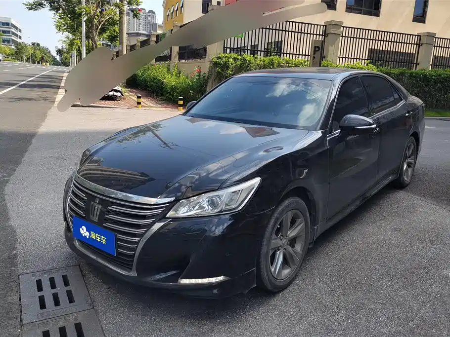 Toyota Crown 2017 — фото 1