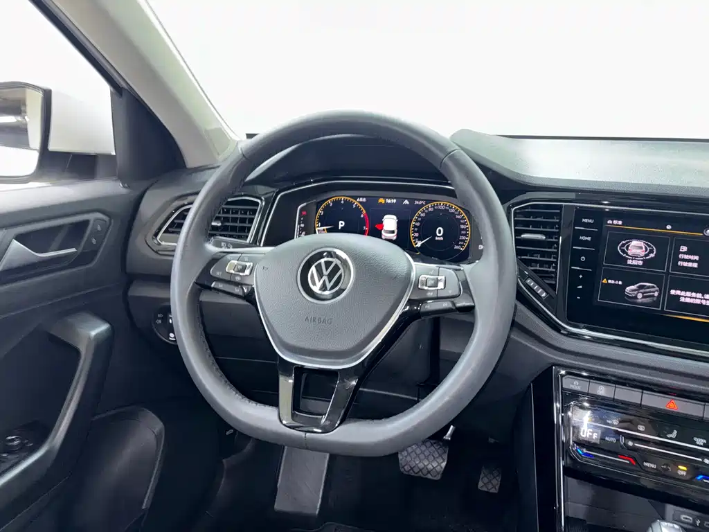Volkswagen T-Roc 2023 — фото 13