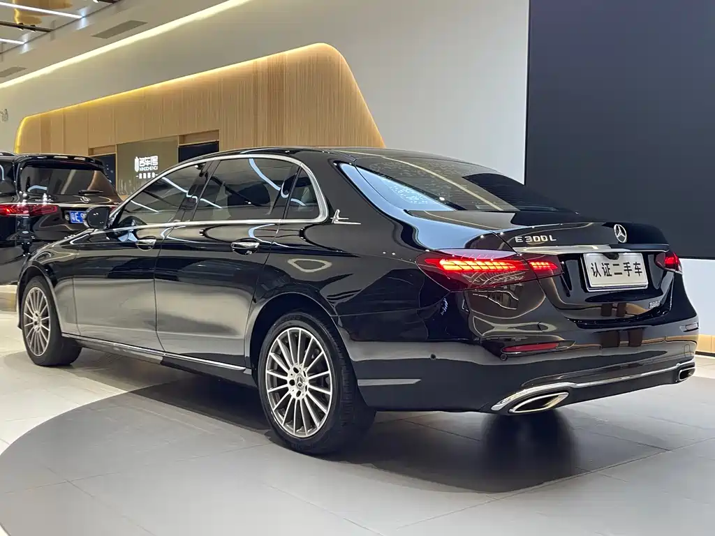 Mercedes-Benz E-Class 2022 — фото 21