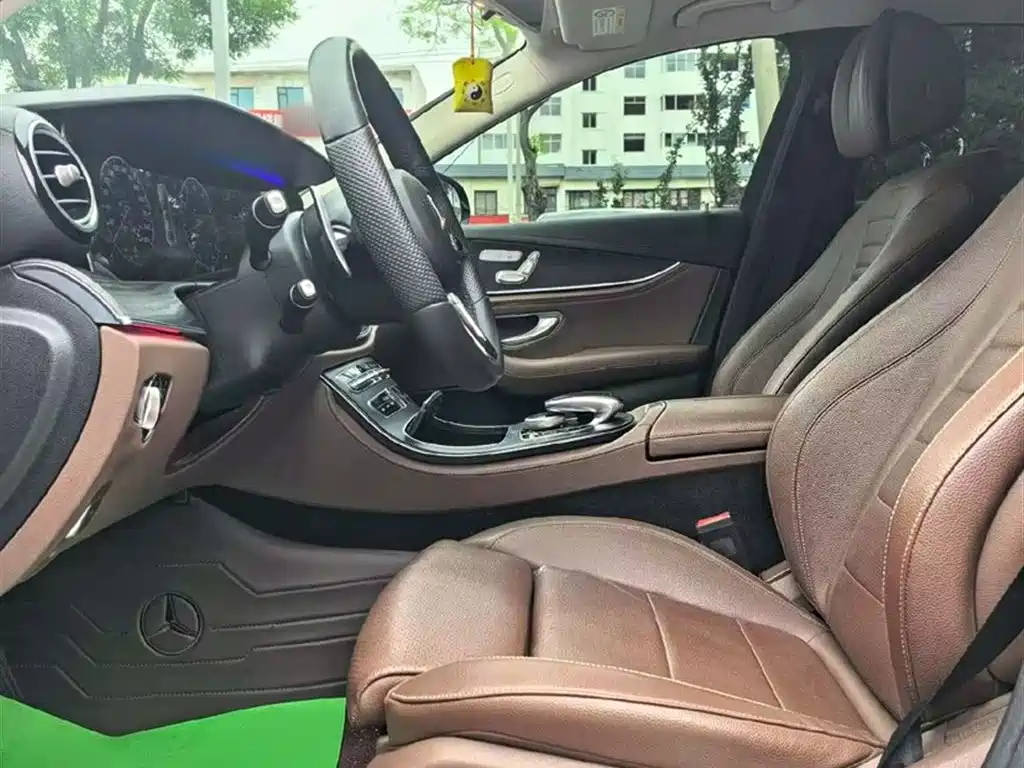 Mercedes-Benz E-Class 2018 — фото 15