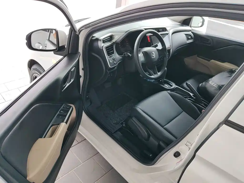 Honda City 2016 — фото 16