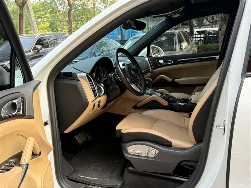 Porsche Cayenne 2017 — фото 12