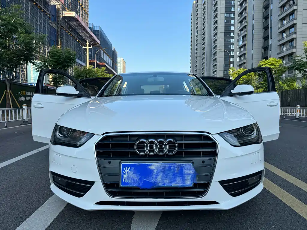 Audi A4L 2014 — фото 1