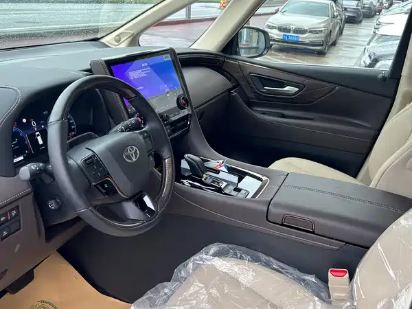 Toyota Alphard 2024
