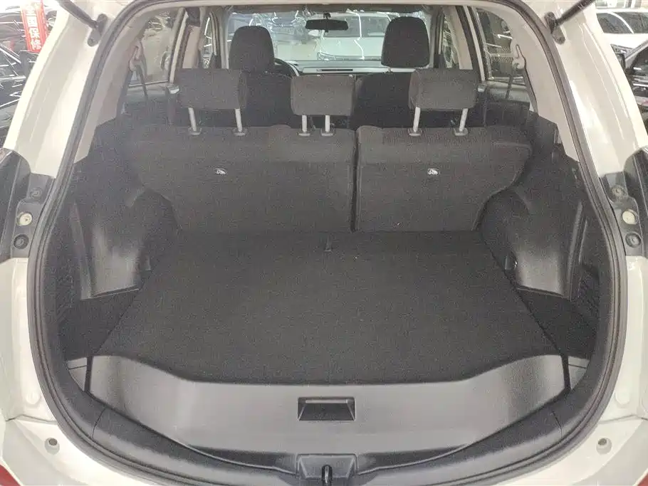 Toyota RAV4 2019 — фото 4