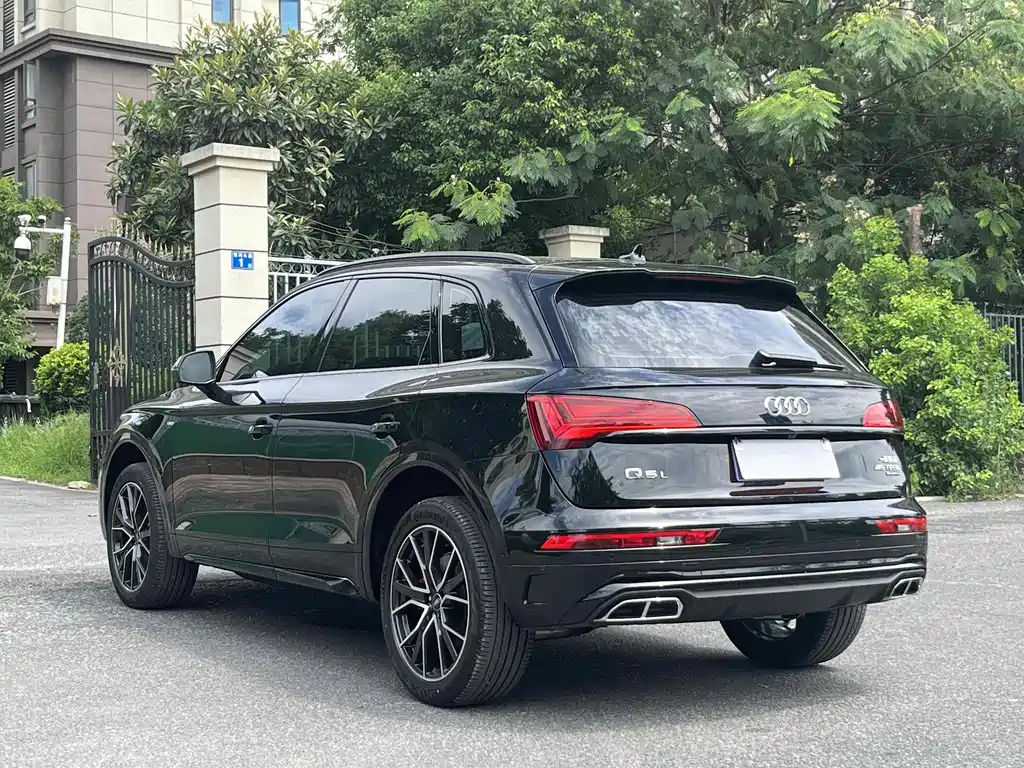 Audi Q5L 2023 — фото 15
