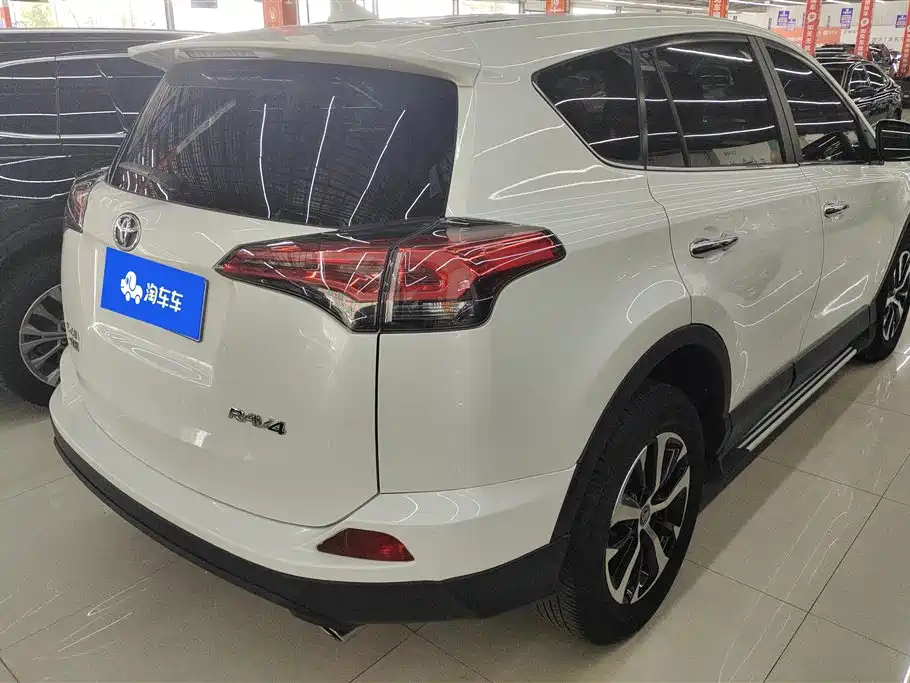 Toyota RAV4 2019 — фото 3