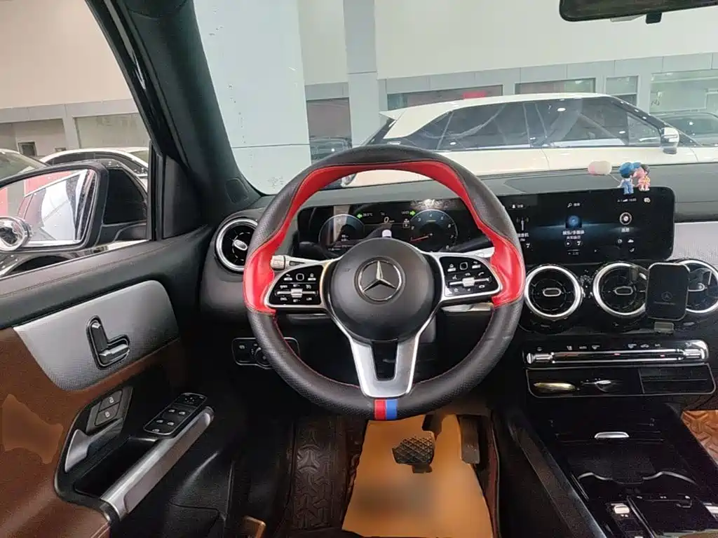 Mercedes-Benz GLB 2023 — фото 11