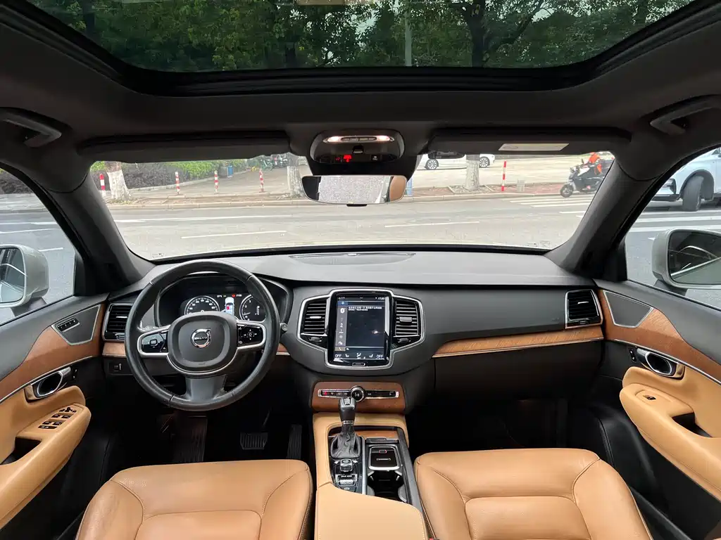 Volvo XC90 2019 — фото 14