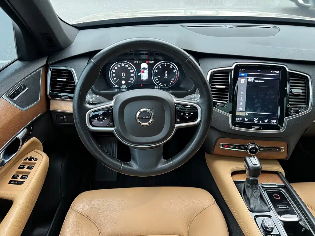 Volvo XC90 2019 — фото 13