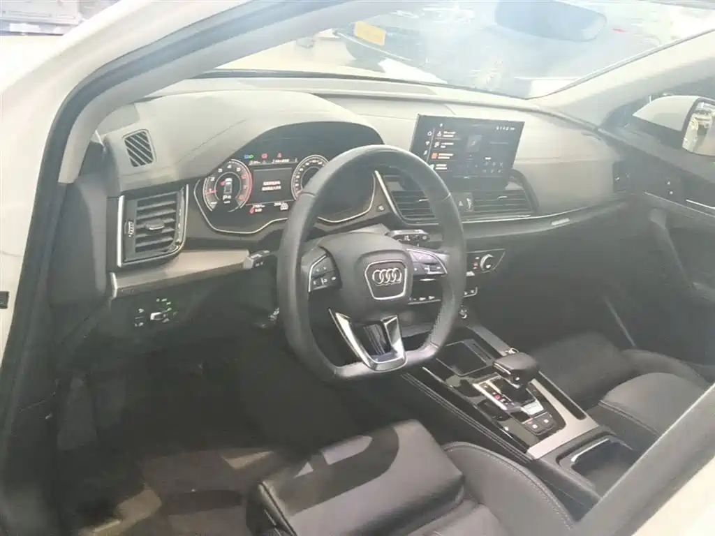 Audi Q5L 2023 — фото 10
