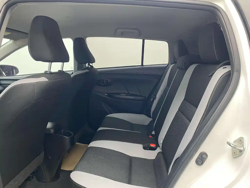 Toyota Yaris L 2022 — фото 19