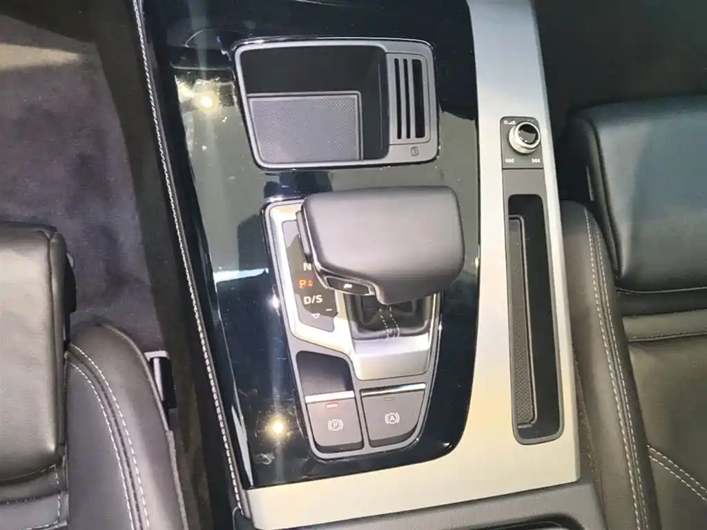 Audi Q5L 2023 — фото 14