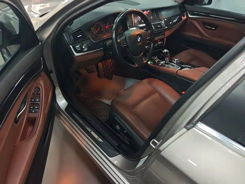 BMW 5 Series 2016 — фото 16