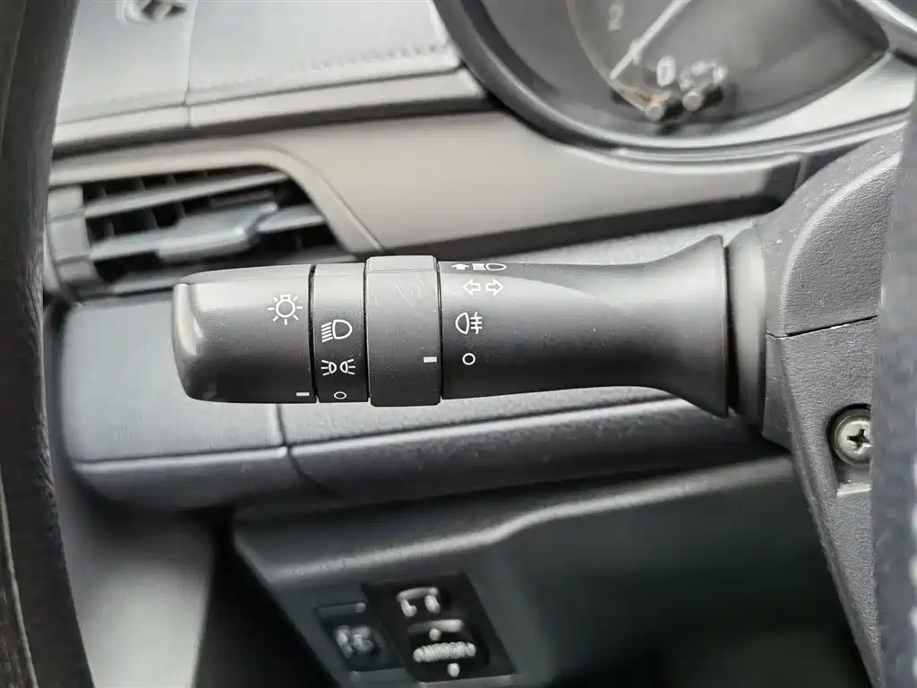 Toyota Yaris L 2021 — фото 21