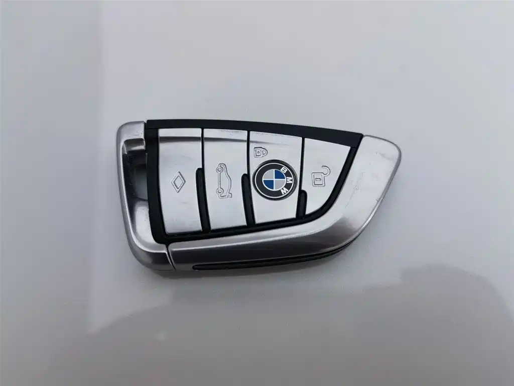 BMW 5 Series New Energy 2019 — фото 19