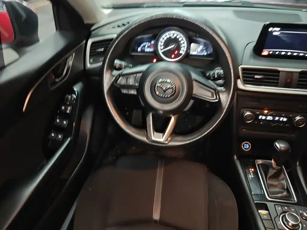 Mazda 3 Axela 2017 — фото 11