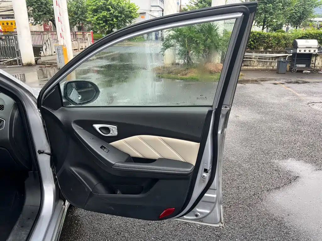 GAC Motor Trumpchi GA3S 2015 — фото 16