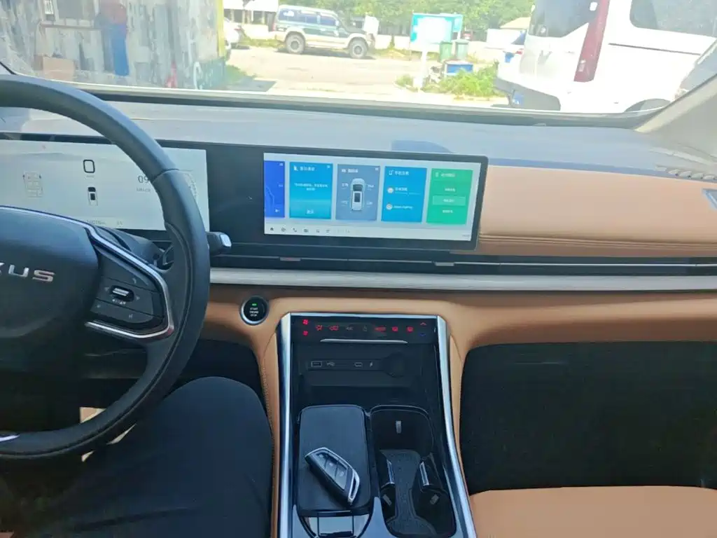 Maxus G50 PHEV 2025 — фото 10