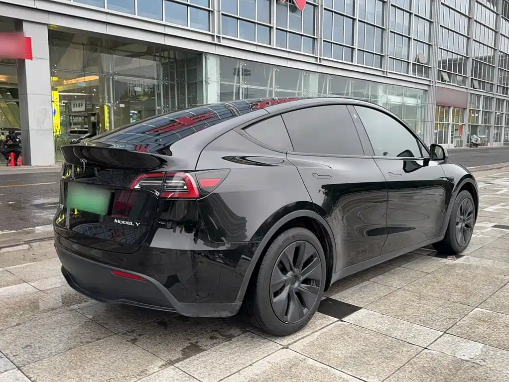 Tesla Model Y 2023 — фото 10