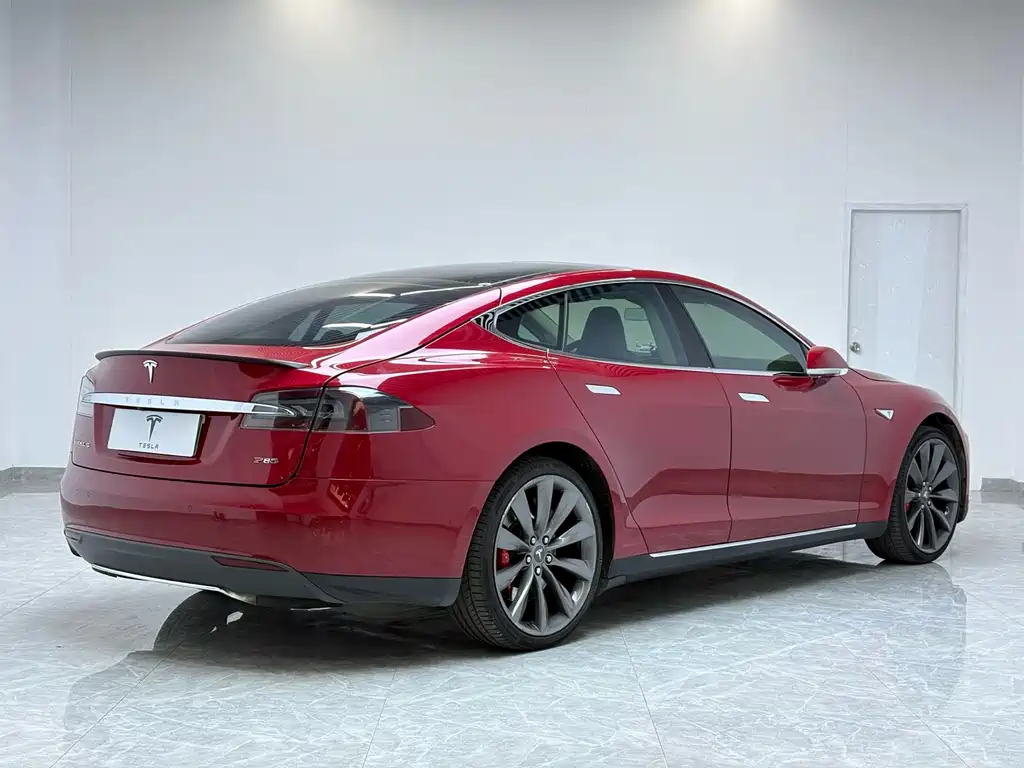Tesla Model S 2015 — фото 9