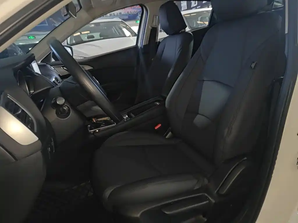 Mazda 3 Axela 2017 — фото 15