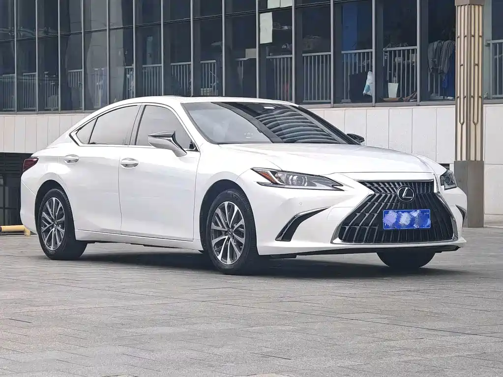 Lexus ES 2023