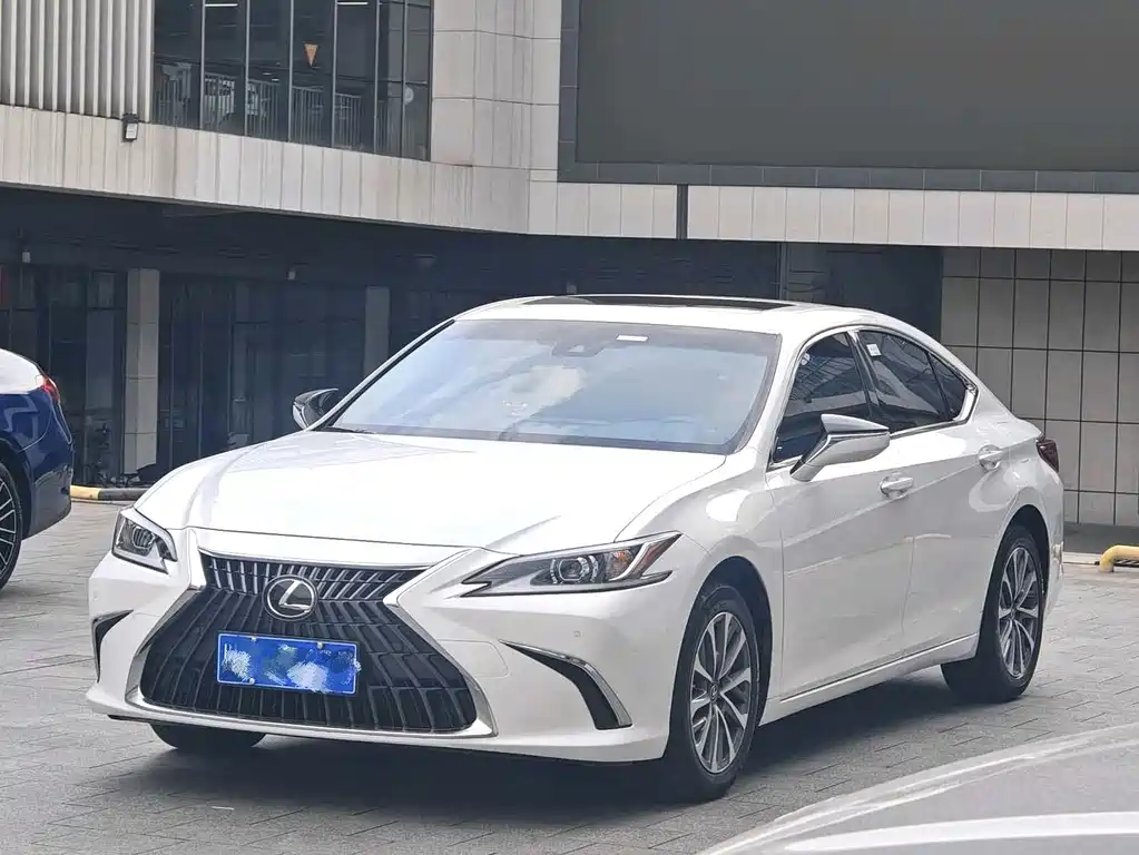 Lexus ES 2023