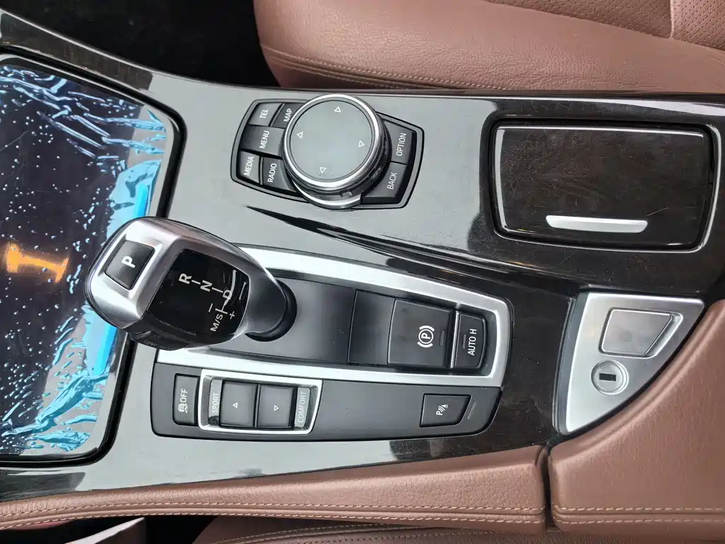 BMW 5 Series 2015 — фото 18