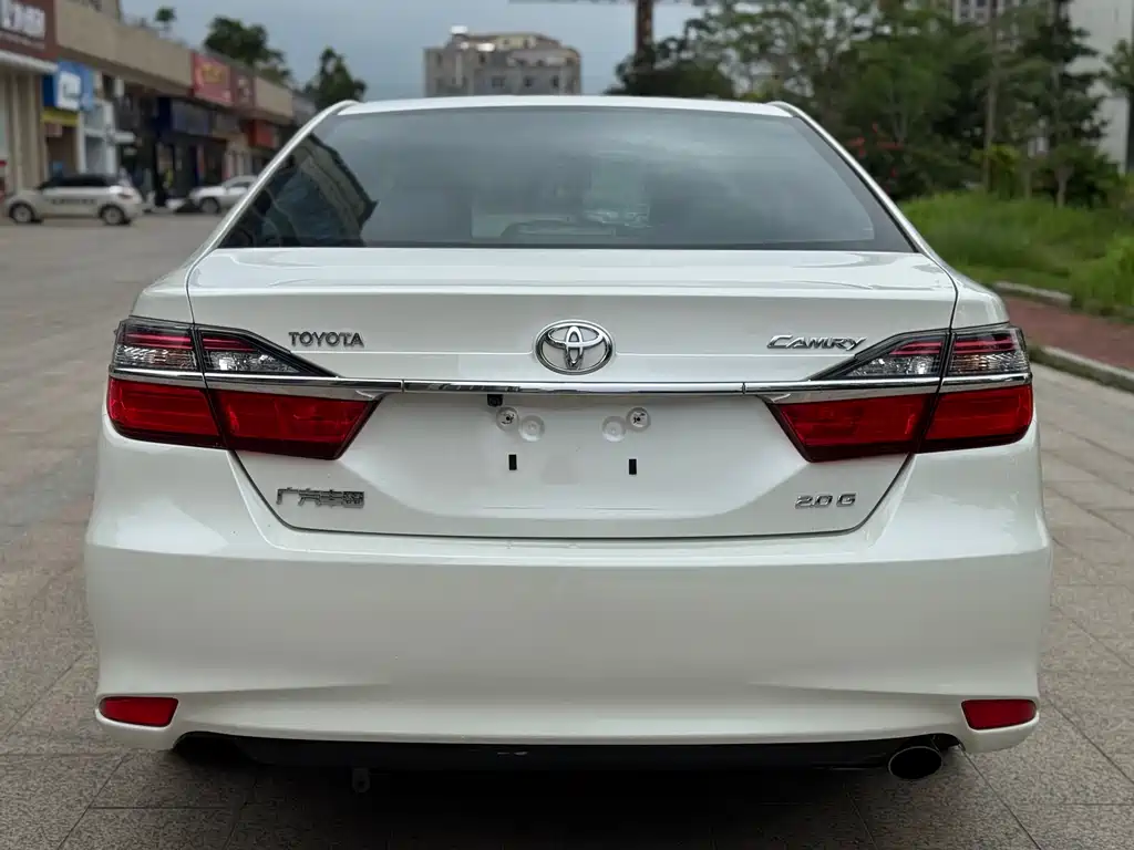 Toyota Camry 2015 — фото 4