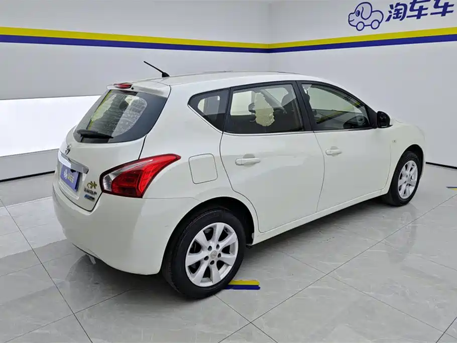 Nissan Tiida 2015 — фото 3