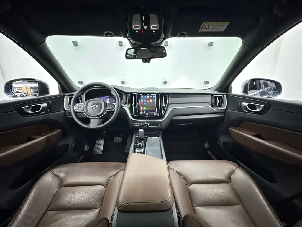 Volvo XC60 2023 — фото 9