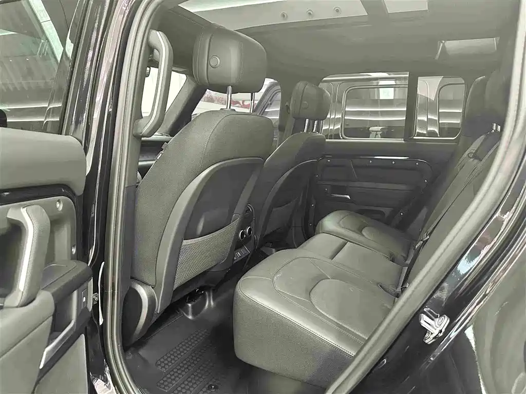 Land Rover Defender 2026 — фото 15