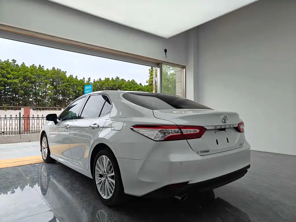 Toyota Camry 2020 — фото 6