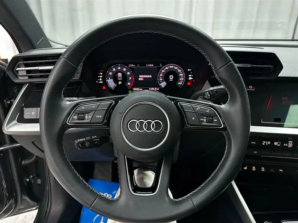 Audi A3 2023 — фото 13