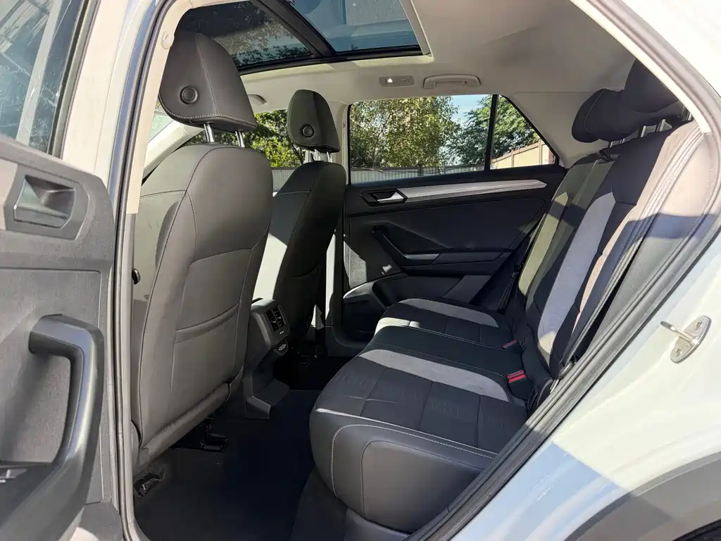 Volkswagen T-Roc 2022 — фото 12