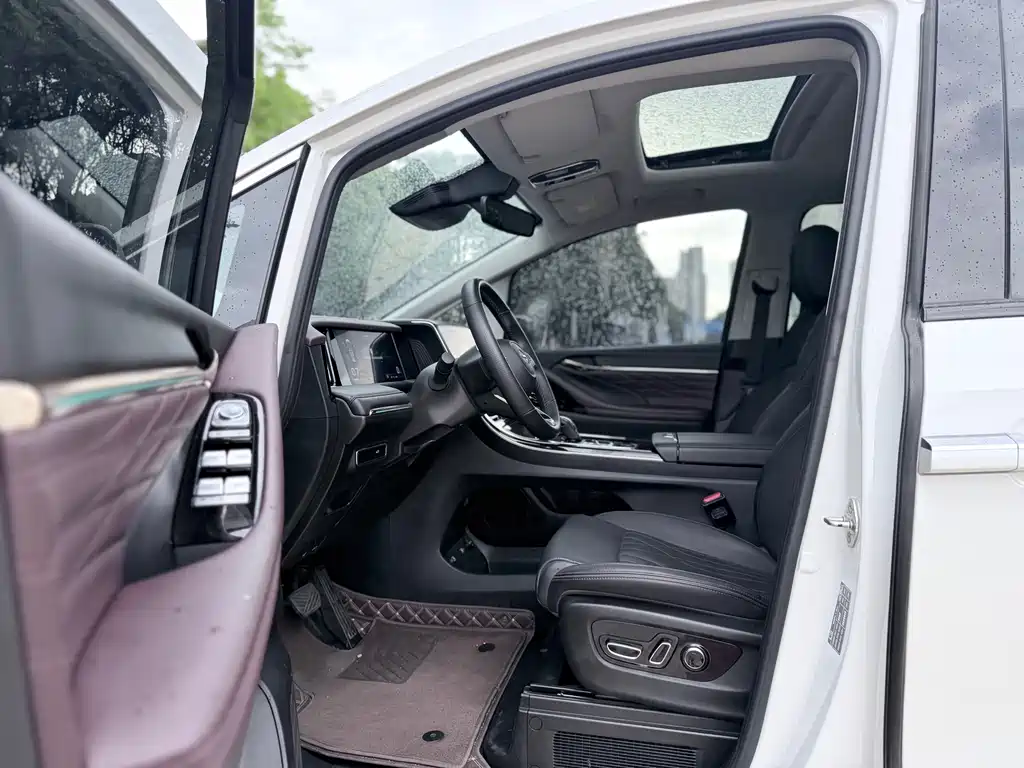 GAC Motor Trumpchi M8 2023 — фото 10