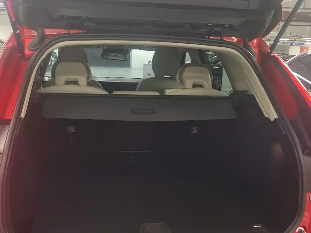 Volvo XC60 2018 — фото 15
