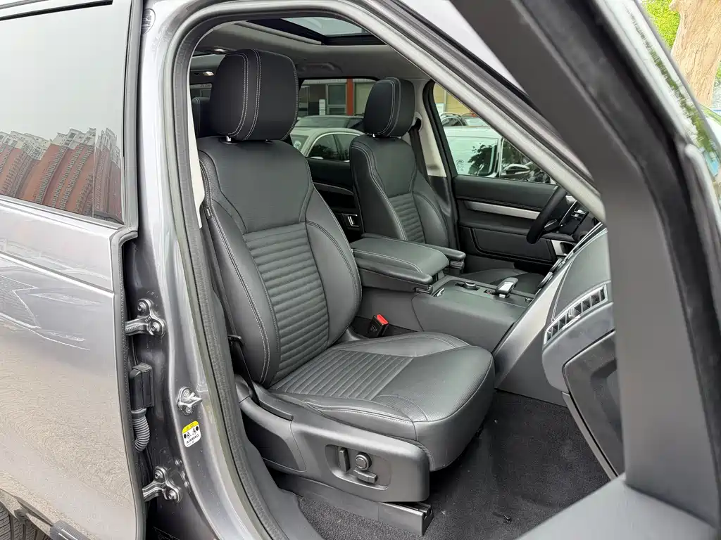 Land Rover Discovery 2023 — фото 12